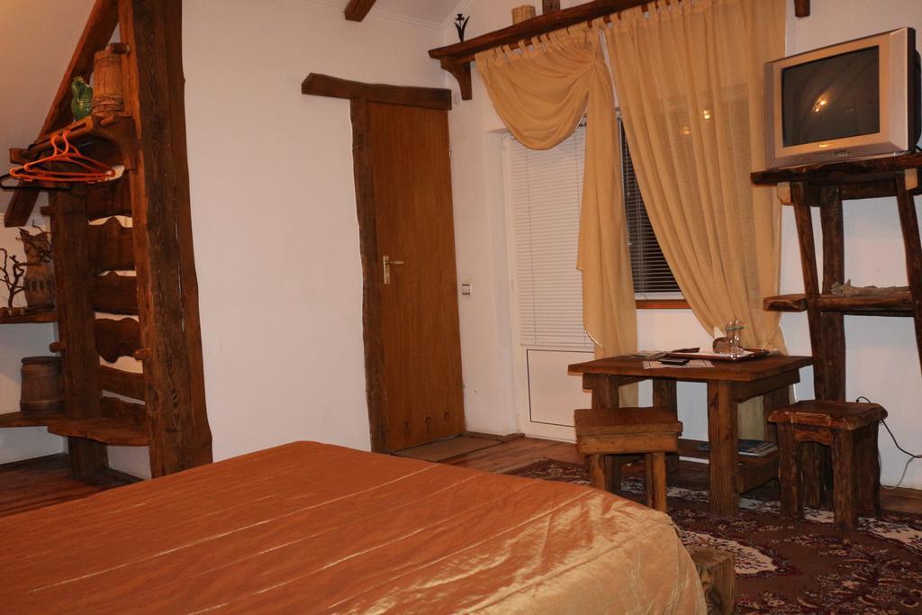 Eco Grill Hotel Restaurant Aquarius Liov Cameră foto